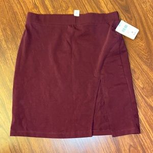 Mini skirt with slit